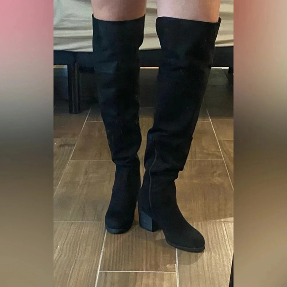 *EUC* JOURNEE COLLECTION WOMEN'S SANA OVER THE KNEE BOOTS,BLACK FAUX SUEDE - Picture 5 of 8